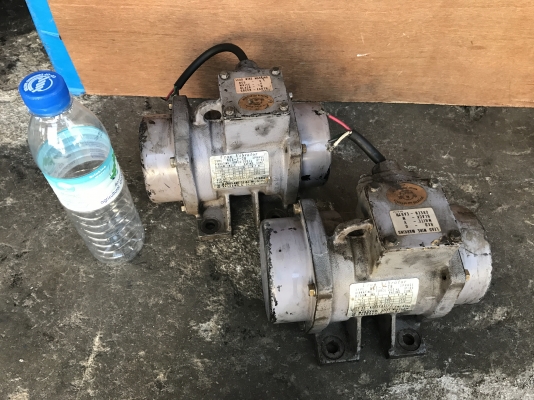 ขายมอเตอร์สั่น-เขย่า Uras vibrator 1/3HP. made in Japan เก่าญี่ปุ่น แปลงไฟเป็น 380V แล้ว เดิมๆวิ่งนิ่ม สั่นแรง พร้อมใช้งาน มี 2ตัวครับ ขายมอเตอร์สั่น-เขย่า Uras vibrator 1/3HP. made in Japan เก่าญี่ปุ่น แปลงไฟเป็น 380V แล้ว เดิมๆวิ่งนิ่ม สั่นแรง พร้อมใช้งาน มี 2ตัวครับ