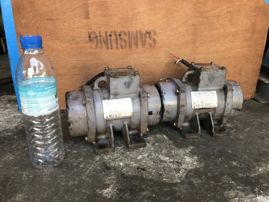 ขายมอเตอร์สั่น-เขย่า Uras vibrator 1/3HP. made in Japan เก่าญี่ปุ่น แปลงไฟเป็น 380V แล้ว เดิมๆวิ่งนิ่ม สั่นแรง พร้อมใช้งาน มี 2ตัวครับ