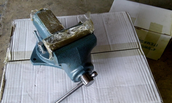 ปากกาจับเหล็ก