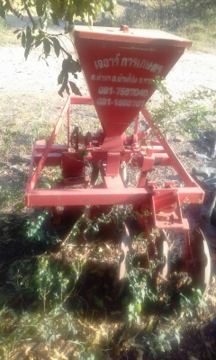 เครื่องฝั้งปุ๋ยแบบใช้ยอย์ปั้นสภาพสวยพร้อมใช้คับ