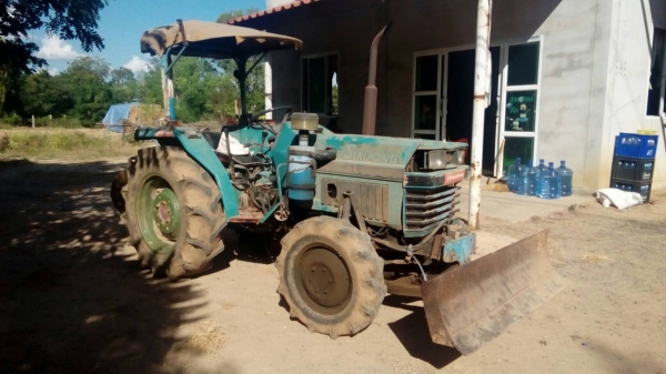 คูโบต้า 29แรง 4WDพร้อมอุปกรณ์ .ใบดัน.ผาน6เครื่องผ่าน ปั้มได้ เอกสารซื้อขาย75000ไม่ไกล.ขับไปส่ง..  บื้ยย..0837335338-DTAC. 0636359242-AIS