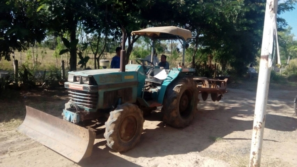 คูโบต้า 29แรง 4WDพร้อมอุปกรณ์ .ใบดัน.ผาน6เครื่องผ่าน ปั้มได้ เอกสารซื้อขาย75000ไม่ไกล.ขับไปส่ง..  บื้ยย..0837335338-DTAC. 0636359242-AIS