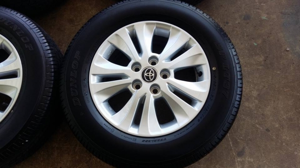 ขายล้อแม็กป้ายแดง revo 16" พร้อมยางปี16 สนใจติดต่อ ตาเล็ก ล้อและยางครับ 081-3747940