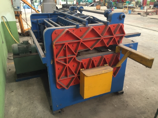 ขายเครื่องตัดเหล็กระบบไฮโดรลิค4ฟุตเต็มตัดเหล็กได้4มิลพร้อมใช้ครับ