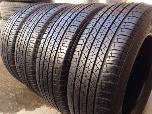 ยาง MICHELIN 215-65-16 ปี 16 ครบชุด 4 เส้น 6000  สภาพสวยๆไม่มีปะไม่บวมไม่กินข้าง ดอกยางเหลือเยอะเอาไปวิ่งกันใด้อีกยาวค่ะ