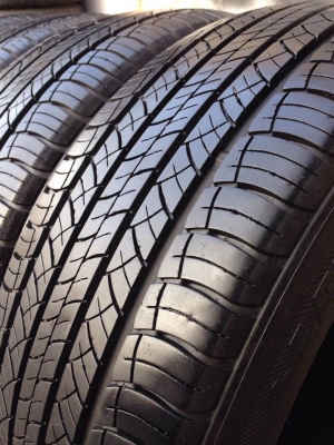 ยาง MICHELIN 215-65-16 ปี 16 ครบชุด 4 เส้น 6000  สภาพสวยๆไม่มีปะไม่บวมไม่กินข้าง ดอกยางเหลือเยอะเอาไปวิ่งกันใด้อีกยาวค่ะ