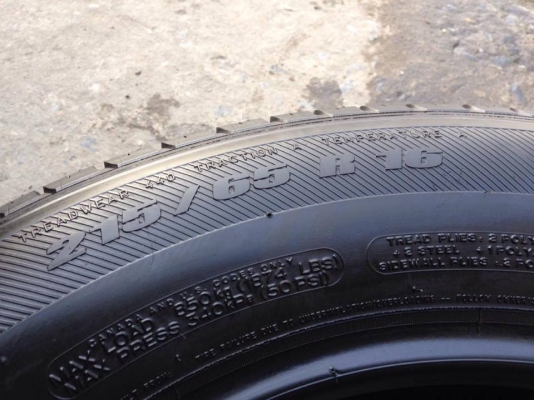 ยาง MICHELIN 215-65-16 ปี 16 ครบชุด 4 เส้น 6000  สภาพสวยๆไม่มีปะไม่บวมไม่กินข้าง ดอกยางเหลือเยอะเอาไปวิ่งกันใด้อีกยาวค่ะ