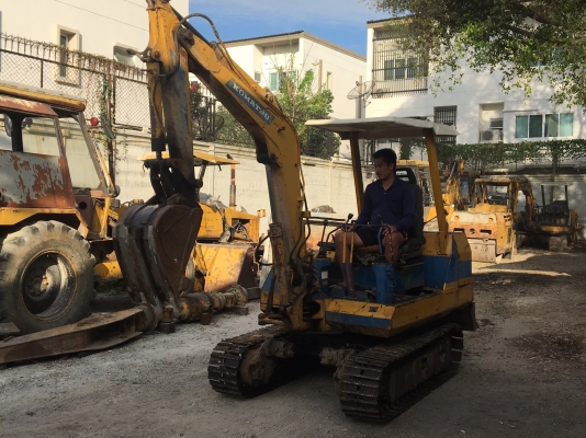 ขาย แมคโคkomatsu pc 20 ราคา 120,000 บาท