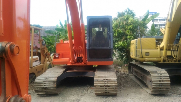 ขายค่ะ. HITACHI  EX90  เก่าใน  ทำสีใหม่ทั้งคัน..เครื่อง ISUZU  มีโบ  ปั๊มดี  ลองระบบกันได้  โทร  089-3818694  ดวงนภา