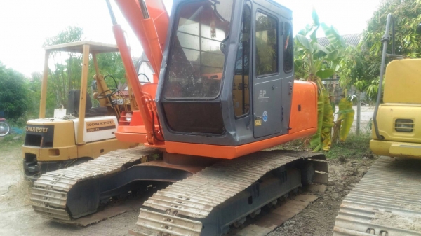 ขายค่ะ. HITACHI  EX90  เก่าใน  ทำสีใหม่ทั้งคัน..เครื่อง ISUZU  มีโบ  ปั๊มดี  ลองระบบกันได้  โทร  089-3818694  ดวงนภา