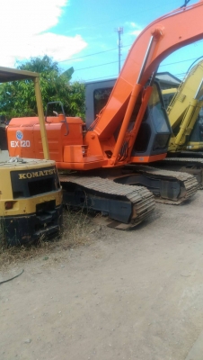 ขายค่ะ. HITACHI  EX90  เก่าใน  ทำสีใหม่ทั้งคัน..เครื่อง ISUZU  มีโบ  ปั๊มดี  ลองระบบกันได้  โทร  089-3818694  ดวงนภา