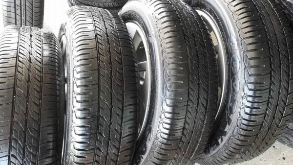 ขายล้อแม็กป้ายแดง jazz 15"&times;5.5"  พร้อมยางปี16 สนใจติดต่อร้าน ก.เจริญการยางครับ 081-3747940