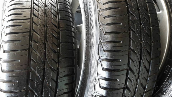 ขายล้อแม็กป้ายแดง jazz 15"&times;5.5"  พร้อมยางปี16 สนใจติดต่อร้าน ก.เจริญการยางครับ 081-3747940