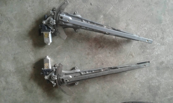 รางกระจกพร้อมมอร์เตอร์ Dmax