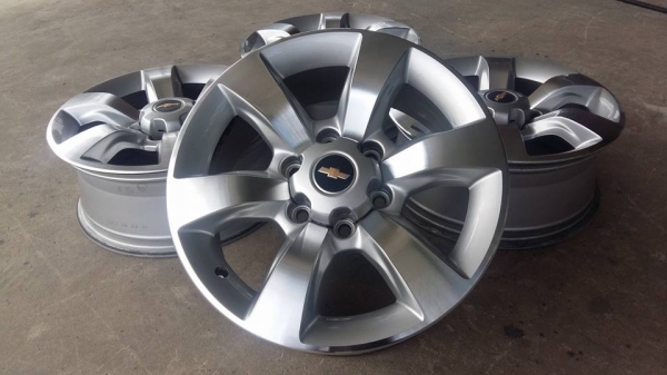 ขายล้อแม็ก chev trailblazer 18"&times;7" et33 สนใจติดต่อร้าน ก.เจริญการยางครับ 081-3747940