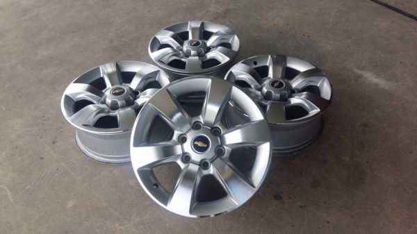 ขายล้อแม็ก chev trailblazer 18"&times;7" et33 สนใจติดต่อร้าน ก.เจริญการยางครับ 081-3747940