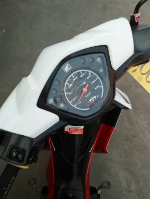 ขายด่วนHonda wave 110i ปี55 สีแดงขาวสวยพร้อมใช้