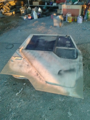 ้้ขาย!! บานประตูรถสิบล้อแถบขวา มิซูบิชิ สิบล้อ527 ราคา 5,500 บาท