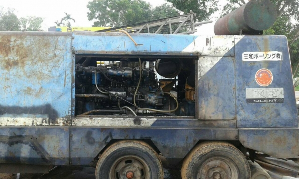 ขายปั่นลมเจาะบาดาล komatsu ขายปั่นลมเจาะบาดาล komatsu
