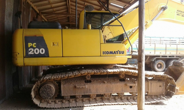 ขายด่วน รถแบคโฮ komatsu pc200-8 ขายด่วน รถแบคโฮ komatsu pc200-8