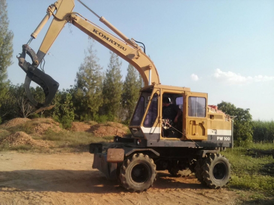 ขาย P C100/2 ล้อยาง 2 เพลา สภาพพร้อมใช้