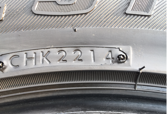 ยาง Bridgestone 255 60 18 กลางปี14 ดอกเต็ม ใช้ยาว ราคาไม่แพง