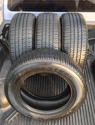 ยาง Bridgestone 255 60 18 กลางปี14 ดอกเต็ม ใช้ยาว ราคาไม่แพง