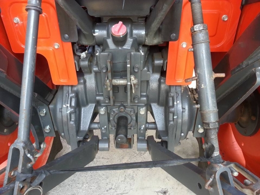 คูโบต้า L3208SP 4 WD รถเกรดA ใบมีดดันหน้าใหม่ ตัดหญ้าใหม่ ทำงาน 260 ชั่วโมง