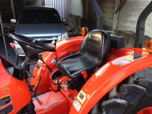 คูโบต้า L3208SP 4 WD รถเกรดA ใบมีดดันหน้าใหม่ ตัดหญ้าใหม่ ทำงาน 260 ชั่วโมง