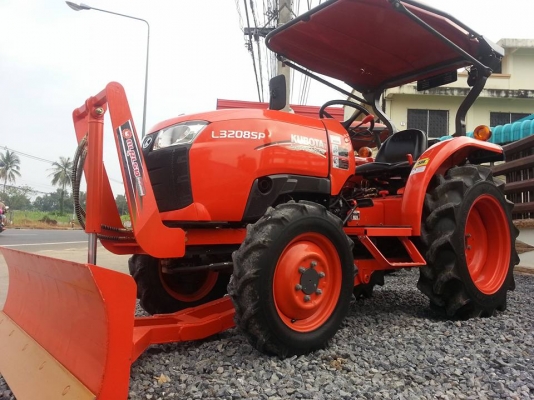 คูโบต้า L3208SP 4 WD รถเกรดA ใบมีดดันหน้าใหม่ ตัดหญ้าใหม่ ทำงาน 260 ชั่วโมง