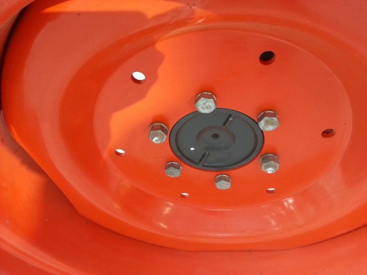 คูโบต้า L3208SP 4 WD รถเกรดA ใบมีดดันหน้าใหม่ ตัดหญ้าใหม่ ทำงาน 260 ชั่วโมง