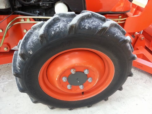 คูโบต้า L3208SP 4 WD รถเกรดA ใบมีดดันหน้าใหม่ ตัดหญ้าใหม่ ทำงาน 260 ชั่วโมง