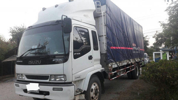รถบรรทุก IZUSU 6 ล้อใหญ่ รุ่นเดกก้า ยาว 7 เมตร เครื่อง 200 แรง ปี48 สภาพพร้อมใช้งาน ราคา 750,000 บ.อยู่บางเลน รถบรรทุก IZUSU 6 ล้อใหญ่ รุ่นเดกก้า ยาว 7 เมตร เครื่อง 200 แรง ปี48 สภาพพร้อมใช้งาน ราคา 750,000 บ.อยู่บางเลน