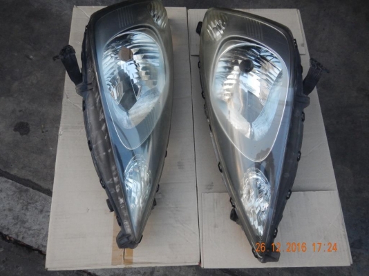 ขายโคมไฟหน้าแท้มือสองHonda  Jazz  สภาพสวย ขาครบไม่หัก 1900บาท