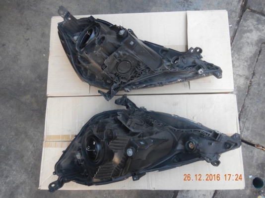 ขายโคมไฟหน้าแท้มือสองHonda  Jazz  สภาพสวย ขาครบไม่หัก 1900บาท