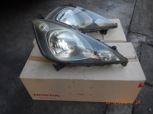 ขายโคมไฟหน้าแท้มือสองHonda  Jazz  สภาพสวย ขาครบไม่หัก 1900บาท