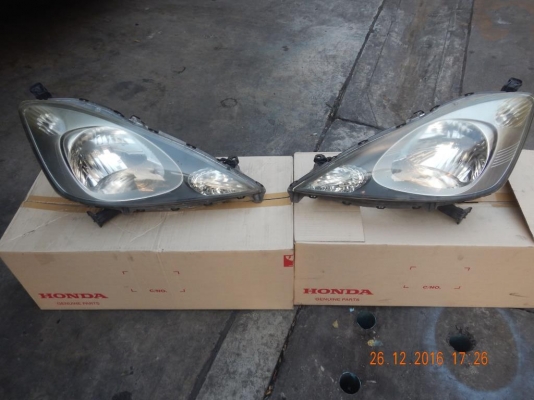 ขายโคมไฟหน้าแท้มือสองHonda  Jazz  สภาพสวย ขาครบไม่หัก 1900บาท
