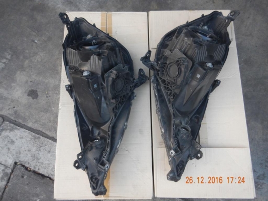 ขายโคมไฟหน้าแท้มือสองHonda  Jazz  สภาพสวย ขาครบไม่หัก 1900บาท