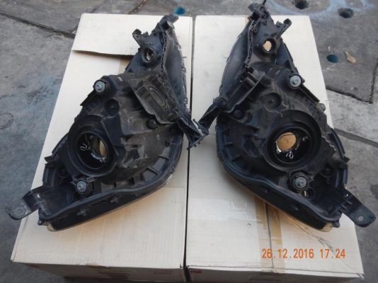 ขายโคมไฟหน้าแท้มือสองHonda  Jazz  สภาพสวย ขาครบไม่หัก 1900บาท