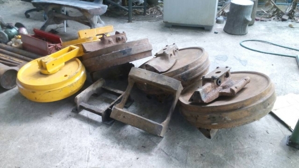 ขายล้อนำ รถแทรกเตอร์ CAT-D-5 สภาพ ตามรูปครับ ขายไม่แพง สนใจโทรมาคุยกันครับ