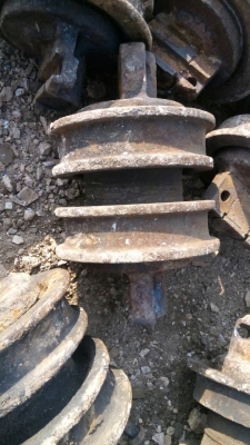 ขายลอนเลอร์ รถแทรกเตอร์ D-4 และสปริงเร่งแทรกสองชั้น สภาพตามรูปครับ