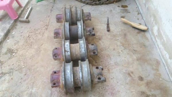 ขายลอนเลอร์ รถแทรกเตอร์ D-4 และสปริงเร่งแทรกสองชั้น สภาพตามรูปครับ