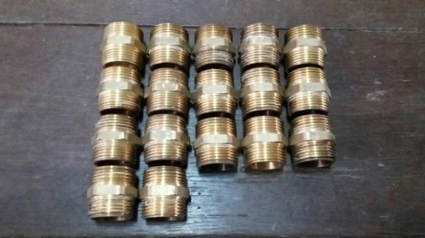 นิปเปิ้ลทองเหลืองขนาด 1 นิ้ว 17 ตัว และ ขนาด 1/2 นิ้ว 3 ตัว (เหมา) ส่งฟรี Kerry Express