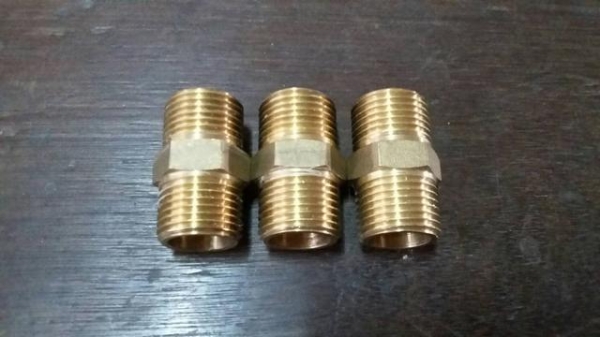 นิปเปิ้ลทองเหลืองขนาด 1 นิ้ว 17 ตัว และ ขนาด 1/2 นิ้ว 3 ตัว (เหมา) ส่งฟรี Kerry Express