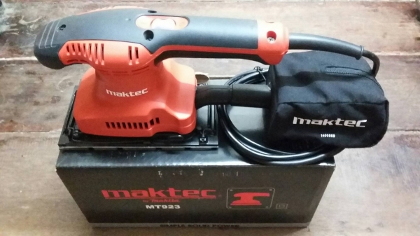เครื่องขัดกระดาษทรายสั่น MAKTEC รุ่น MT923 ส่งฟรี Kerry Express