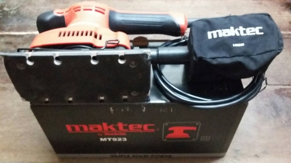 เครื่องขัดกระดาษทรายสั่น MAKTEC รุ่น MT923 ส่งฟรี Kerry Express เครื่องขัดกระดาษทรายสั่น MAKTEC รุ่น MT923 ส่งฟรี Kerry Express