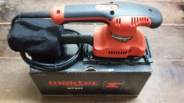 เครื่องขัดกระดาษทรายสั่น MAKTEC รุ่น MT923 ส่งฟรี Kerry Express เครื่องขัดกระดาษทรายสั่น MAKTEC รุ่น MT923 ส่งฟรี Kerry Express