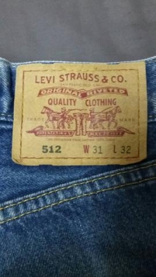 กางเกงยีนส์ Levi&#039;s 512 ขากระบอก เอว 32 นิ้ว ส่งฟรี Kerry Express