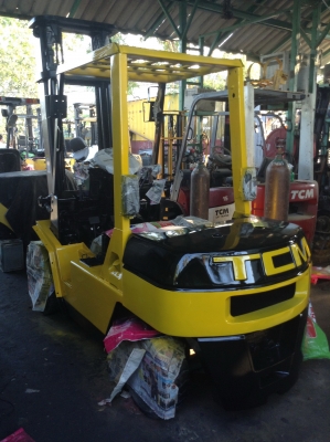 +++ ขายโฟล์คลิฟท์  T.C.M. FD30  ขนาด  3  ตัน  เครื่องยนต์ดีเซล  เสา  4  เมตร   งา 1,070  มม.  เกียร์ออโตเมติค    ยางตันครับ