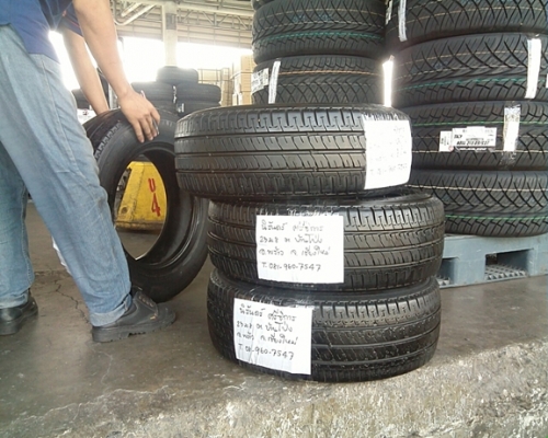 ยางกระบะ ขอบ15 มิชลิน205-70-15 ลงพื้นปี16ดอกหนา1เซ็น ( สวยจัด2เส้น+พอใช้2เส้น)